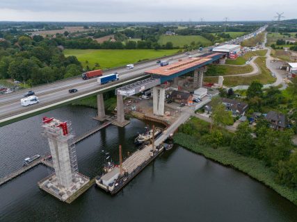 Blick auf Rader Hochbrücke